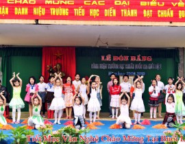 Văn nghệ đón trường chuẩn quốc gia