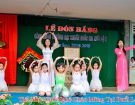 Văn nghệ đón trường chuẩn quốc gia