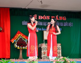 Văn nghệ đón trường chuẩn quốc gia