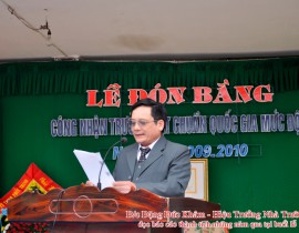 Hiệu trưởng phát biểu